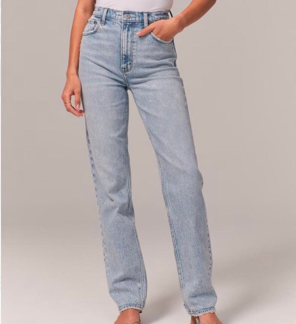 Abercrombie & Fitch Curve Love Ultra High Rise 90s Straight Jean Comfort Stretch